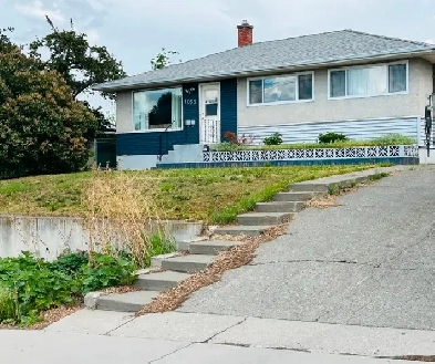 One bedroom and Large Den - Sagebrush Neighbourhood Image# 1