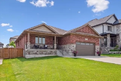 Gorgeous Family home in Milverton! Image# 9