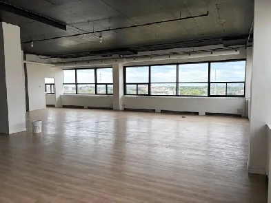 Espace commercial à louer Chabanel  / Commercial Space for Rent Image# 1