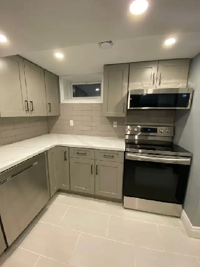 Great North End Location - 2 Bedroom ! bath Lower Unit Image# 1