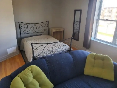 Métro Longueuil __ 2e station de Berri-UQAM __ Propre & Paisible Image# 1