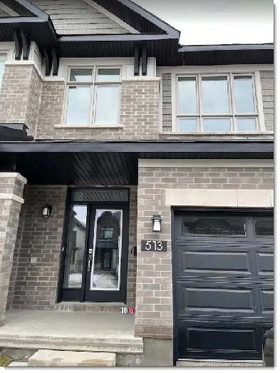 Executive Townhouse: 3 Bedroom, 2.5 Bathroom   Finished Basement Image# 1