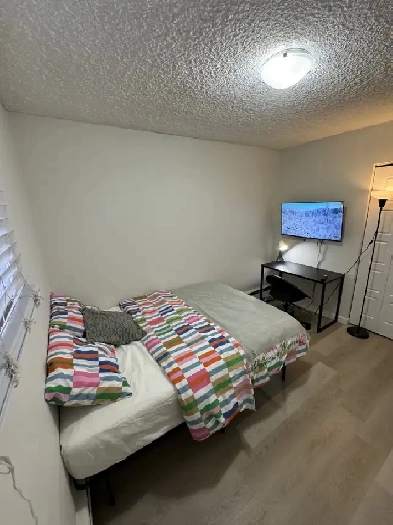 Private Room in Downtown Calgary Image# 1