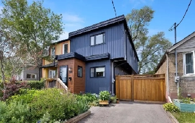 Renovated 3-Bedroom, 2-Storey with Parking in Rockcliffe-Smythe Image# 1