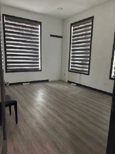 Beautiful private commercial rooms or shared room available Image# 2