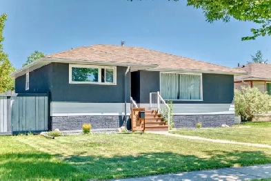 Bungalow with rental suite Image# 1