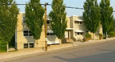 BRIGHT CHARACTER I BDRM/DEN SUITE, HEAT INCLUDED. SOUTH SHORE Image# 7