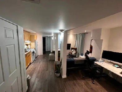 Cozy one bedroom apartment on Cooper St, downtown Ottawa. Image# 1