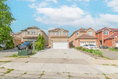 For Sale Stunning 4 2 Bed Detached Home w/ Basement Apartment i Image# 1