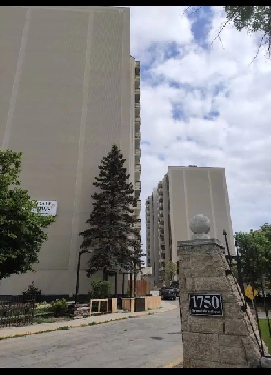 Room for rent on Pembina opp Indian brothers Winnipeg South Image# 1
