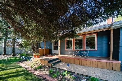 8 minute walk to the lakefront on a 1 acre lot Image# 1