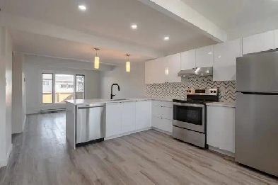 Three Bedroom Townhouse for rent Image# 1