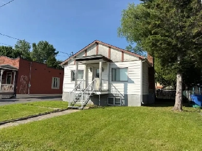 Longueuil-Maison plain-pied, à rénover, 2 chambres, 4865 pi² Image# 1