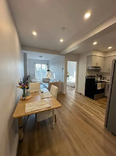 À louer / For Rent – Appartement rénové avec 2 chambres fermées Image# 6