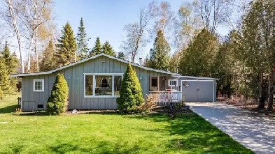 COTTAGE or HOME FOR SALE IN POINT CLARK - Close to Lake Huron! Image# 6