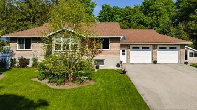 HOME IN POINT CLARK - Close to Lake Huron Image# 8