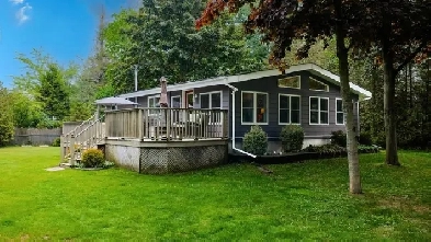 COTTAGE / HOME FOR SALE IN POINT CLARK - Close to Lake Huron! Image# 11