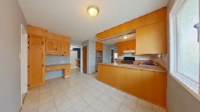 3 Bed / 2.5 Bungalow on South Side with Double Garage Image# 1