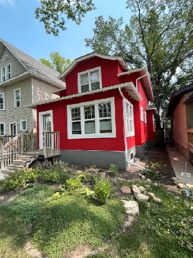 One bedroom main floor suite, Broadway area bright spacious. Image# 15