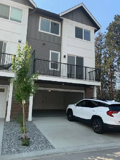 3 Bed 2.5 Bath Townhouse - Lake Country Image# 1