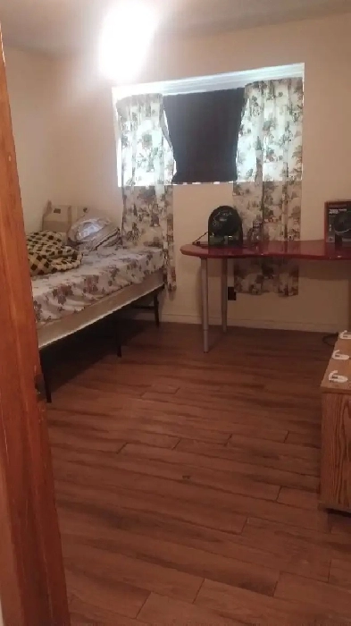 Room for rent close CU Image# 1