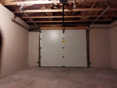 GARAGE FOR RENT CLOSE TO Beddington (Storage Only) - $330/month Image# 2