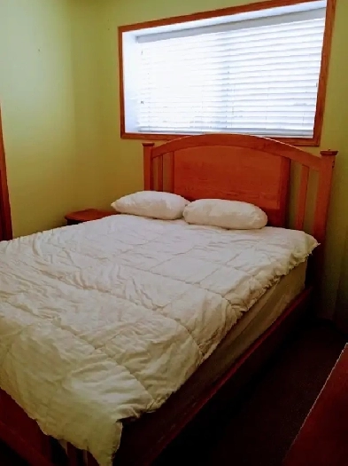 BEDROOM FOR RENT-SHARE ACCOMMODATION IN QUIET EXECUTIVE HOME Image# 1