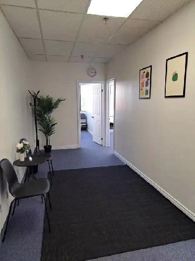 Extra large room for rent at Yonge/Steeles healthcare clinic Image# 1