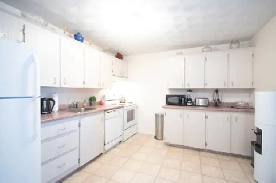 LAKEVIEW ESTATES - MUST SEE! AVAILABLE JULY 15TH! Image# 2