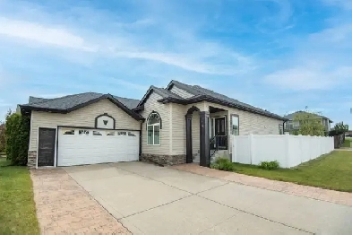 4 BED   OFFICE BUNGALOW IN SYLVAN LAKE Image# 17