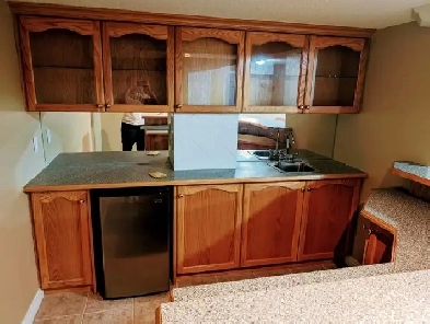 1 clean room with wet bar/fridge,Aug 1, Sharon/East Gwillimbury Image# 1
