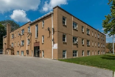 Riverside Bachelor/Studio Apt on Wyandotte Est _ All Inclusive! Image# 1