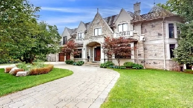 OVER 5700 SQFT OF LIVING SPACE! Custom Built Home By Yonge/ 401 Image# 9