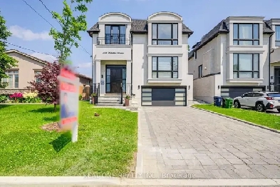 Custom Built Home w Finished Walk Up Bsmt By Sheppard & Bathurst Image# 4