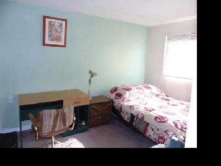 Room near Rundle Train Station NE and Mall Image# 1