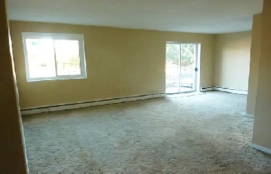 LARGE 2 BEDROOM APARTMENT - NORTHEND Image# 2