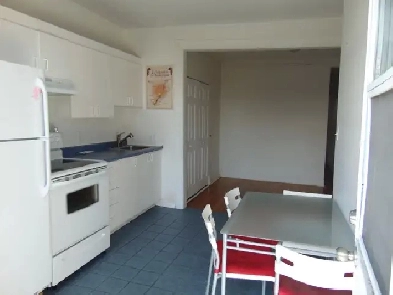 4½ appartement une chambre fermée et un bureau fermé Image# 2