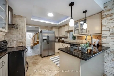 Beautiful 4 2 Bed, 4 Bath, 3400  sq ft, Finished Bsmt w/Kitchen Image# 9