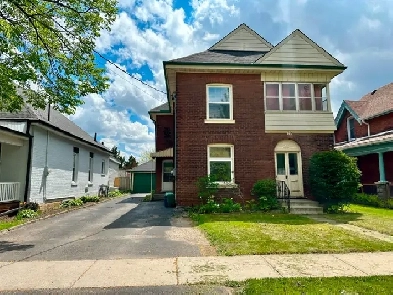 DUPLEX FOR SALE IN BRANTFORD! Image# 1