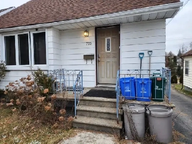 Must See -2 Rooms Left All Inclusive & Furnished Student Rental! Image# 3