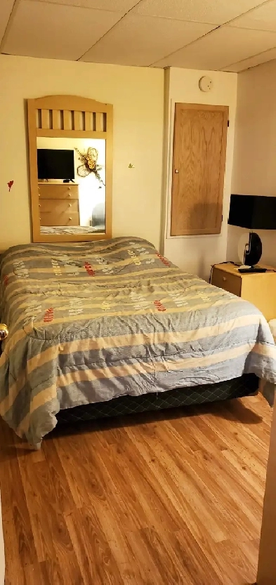 Une chambre en colocation au sous-sol Image# 5