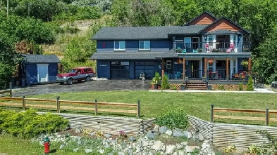 5190 Robinson Pl, Peachland - Bed & Breakfast possibilities Image# 9