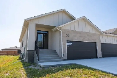 Beautiful 1360sqft Bungalow w/ full bsmt & dbl-attached garage! Image# 6