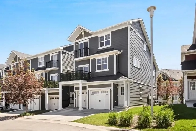 Bright Corner-Unit Townhouse in Sage Hill w/ Modern Upgrades Image# 5