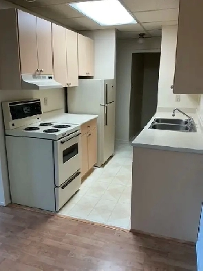 BEAUTIFUL 2 BEDROOM SUITE - CENTRALLY LOCATED Image# 1