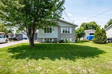 Meticulously Kept Raised Bungalow with Dream Detached Garage Image# 3