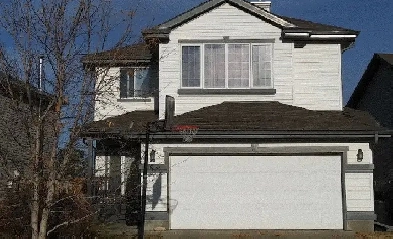 4 Bedroom 3.5 Bath House backing onto Green Space in Ellerslie Image# 1