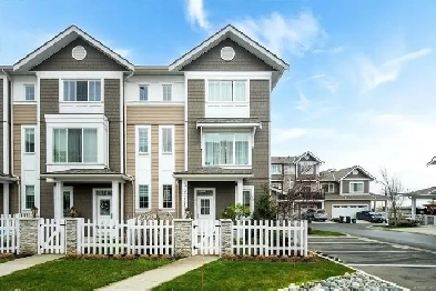 Gorgeous 3 bedroom plus den townhouse for rent Sep 1 $3200/mth Image# 1