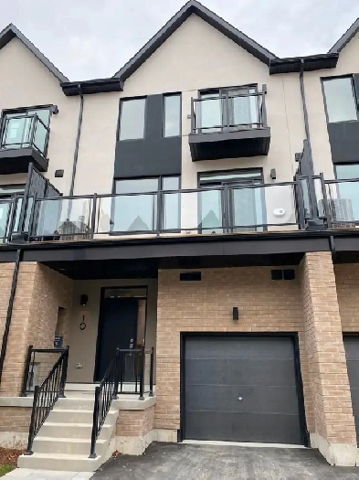 4 Bedroom Townhouse For Lease! Image# 1