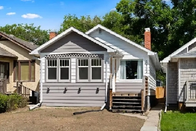 OPEN HOUSE - 2157 Princess St - Updated Bungalow In Cathedral Image# 4